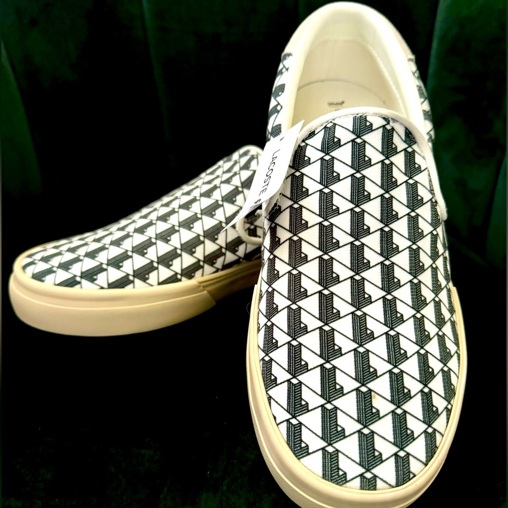Lacoste Men’s slip on canvas shoe. Jump serve slip, white, off white, green.